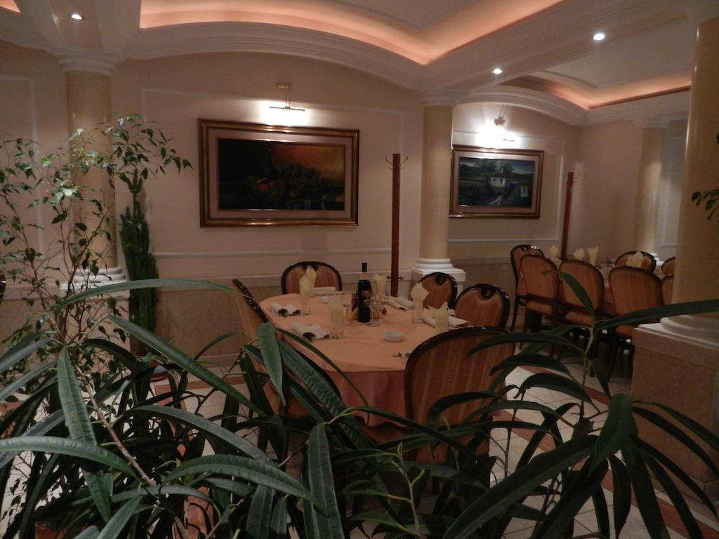 Guesthouse Ellite Požarevac Exteriör bild